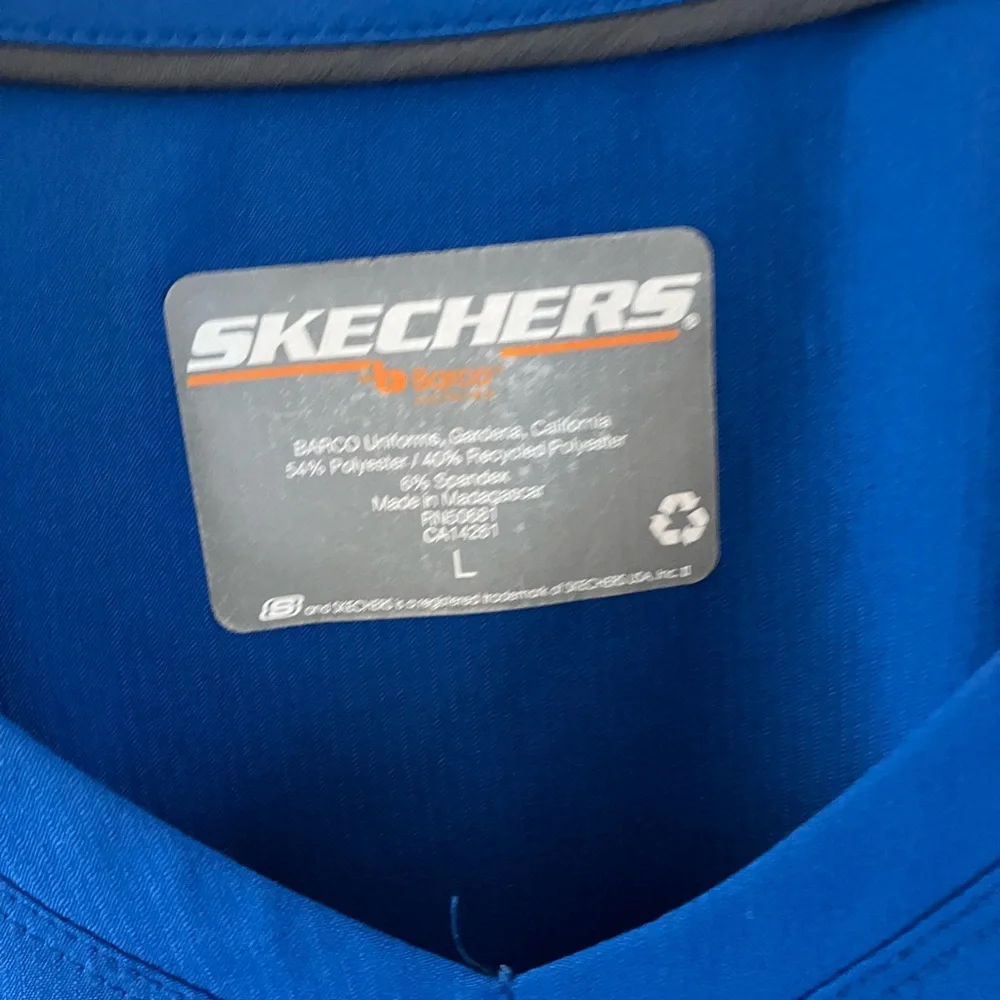 Skechers Woman’s Scrub Top Size Large Royal Blue Stretch - Picture 2 of 3